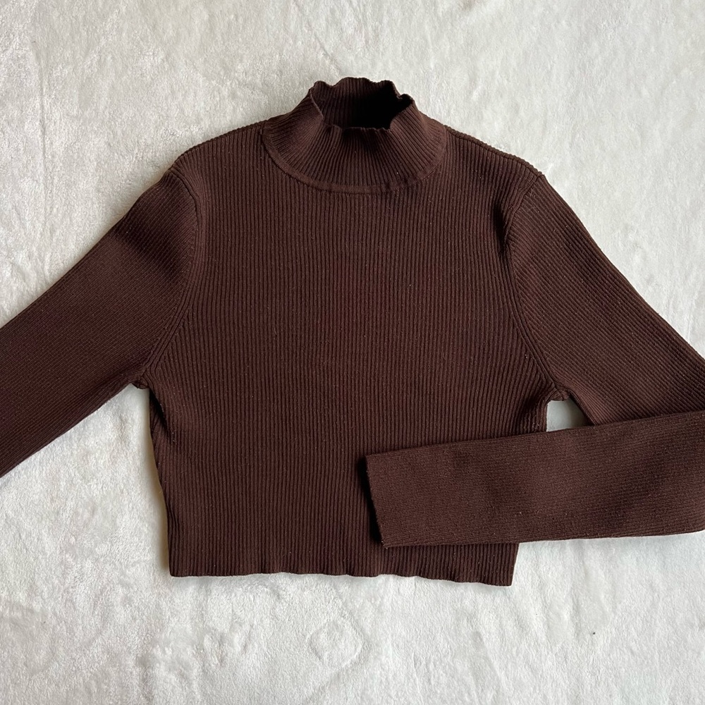 H&M Divided Ribbed Cropped Mock Neck Sweater - Picture 2 of 7